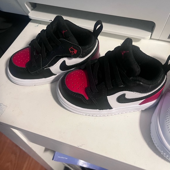Jordan 1 Sneakers 5C - Picture 2 of 9